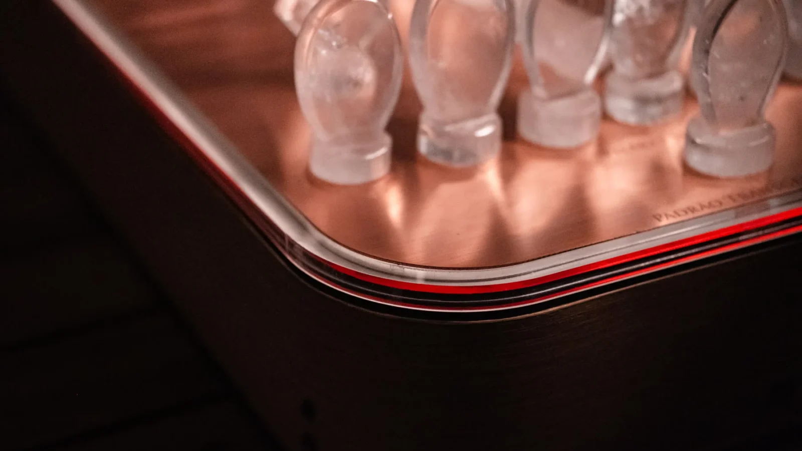 Mesa Metacampo em estúdio, com iluminação de borda